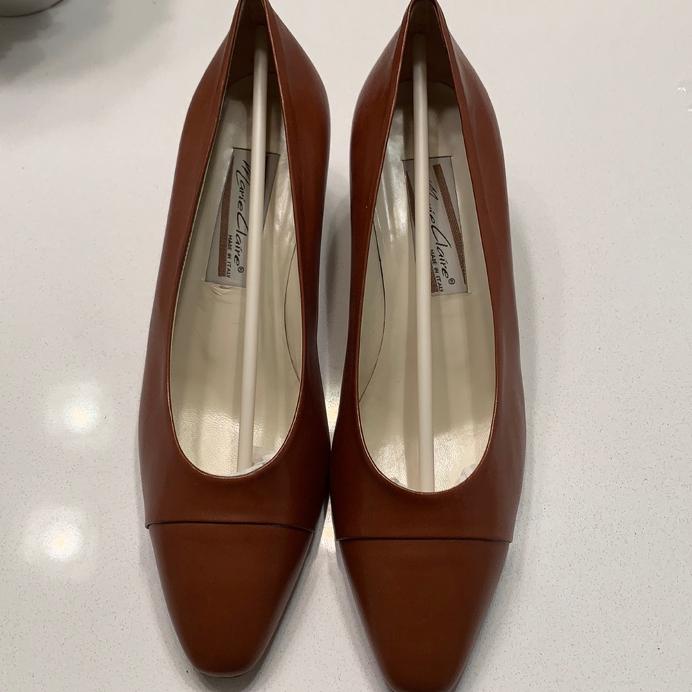 Leather pump with Demi heel